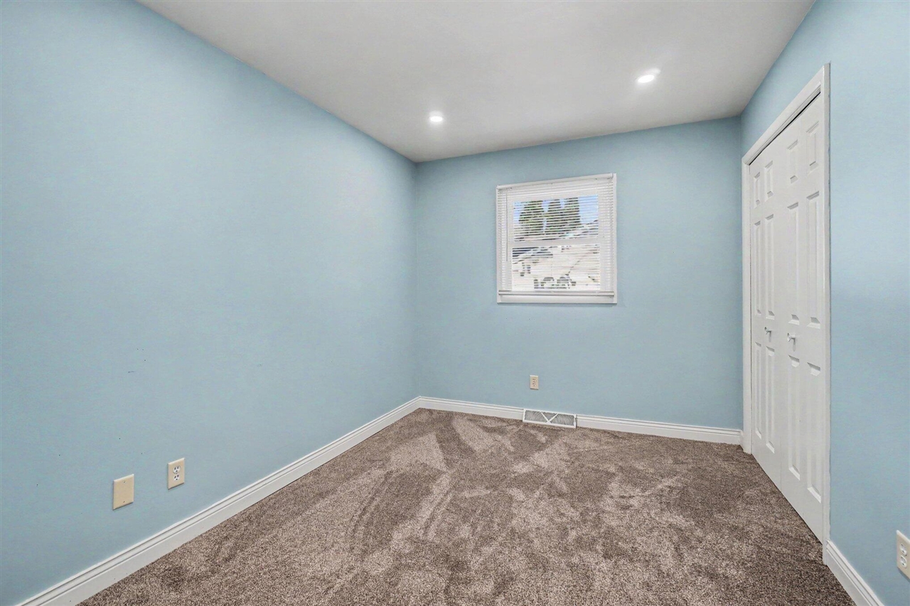 5699 Lamplighter Lane Property Photo 18