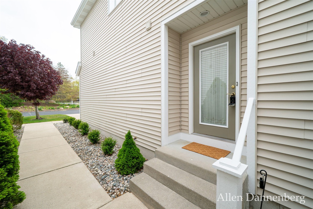 845 Bluff Creek Drive Property Photo 2