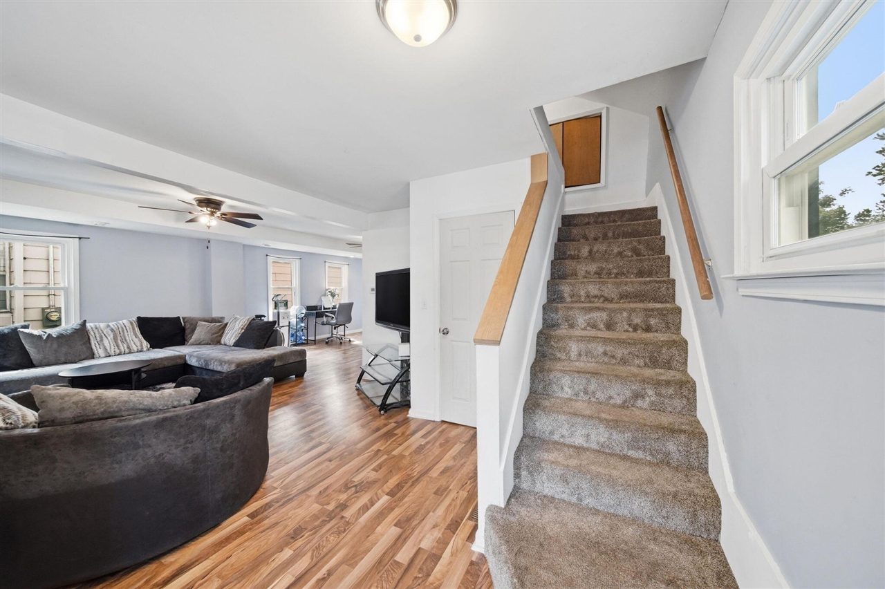 407 Hinckley Boulevard Property Photo 7