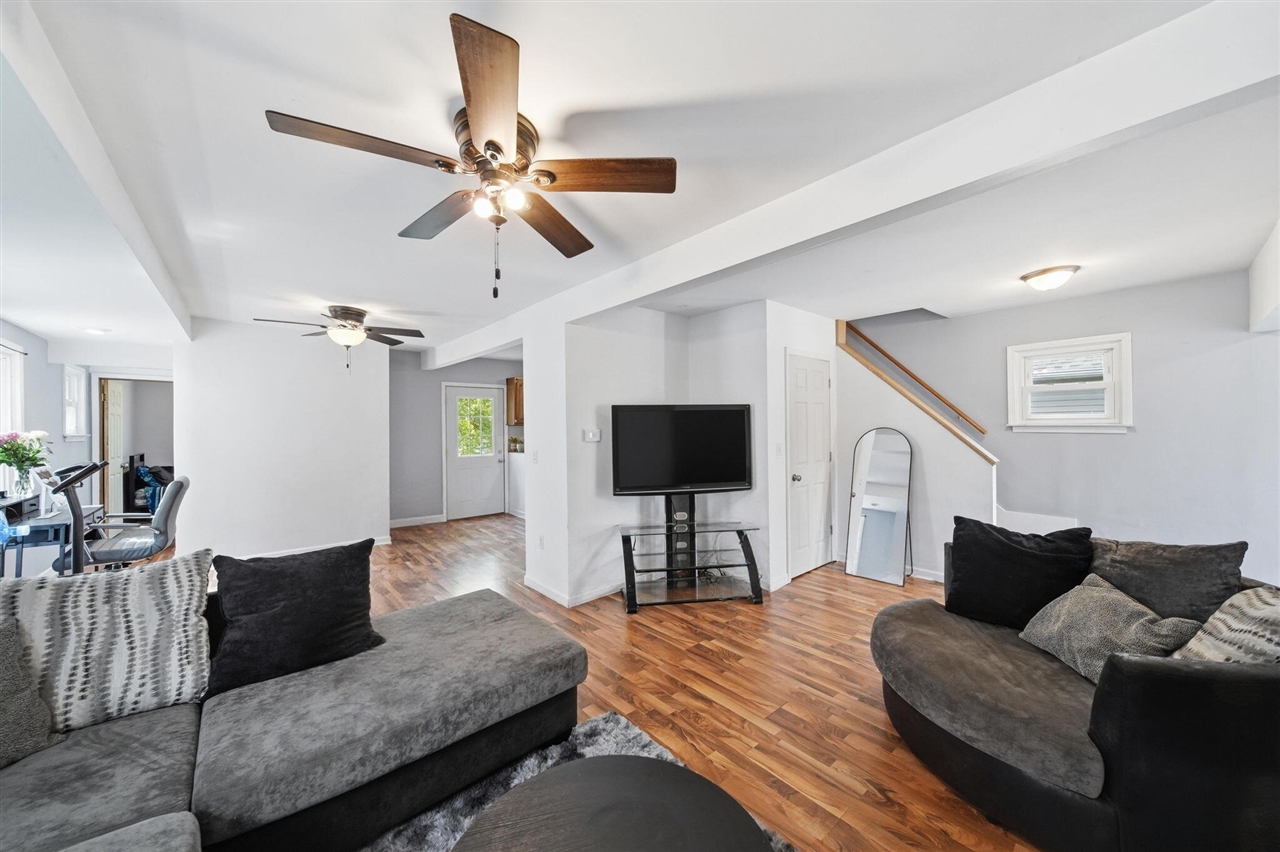 407 Hinckley Boulevard Property Photo 8