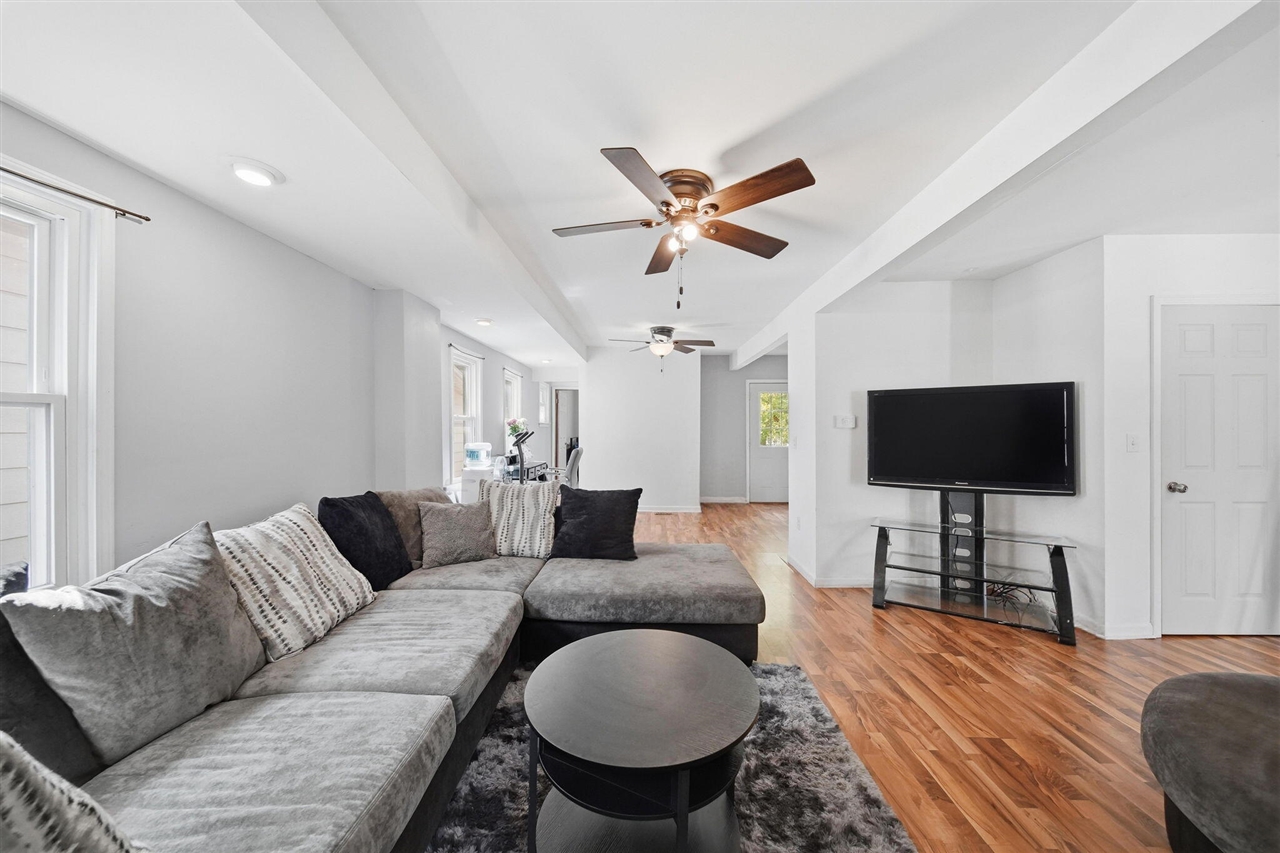 407 Hinckley Boulevard Property Photo 11
