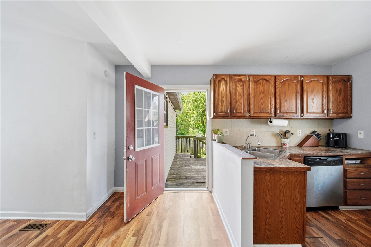 407 Hinckley Boulevard Property Photo 15