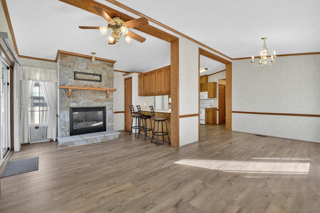 563 Willow Drive Property Photo 2
