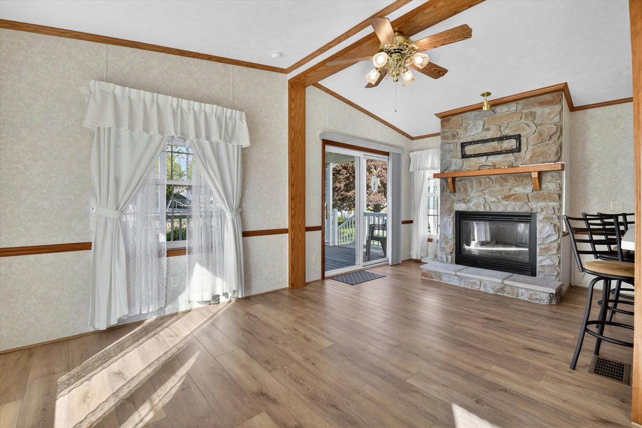 563 Willow Drive Property Photo 3