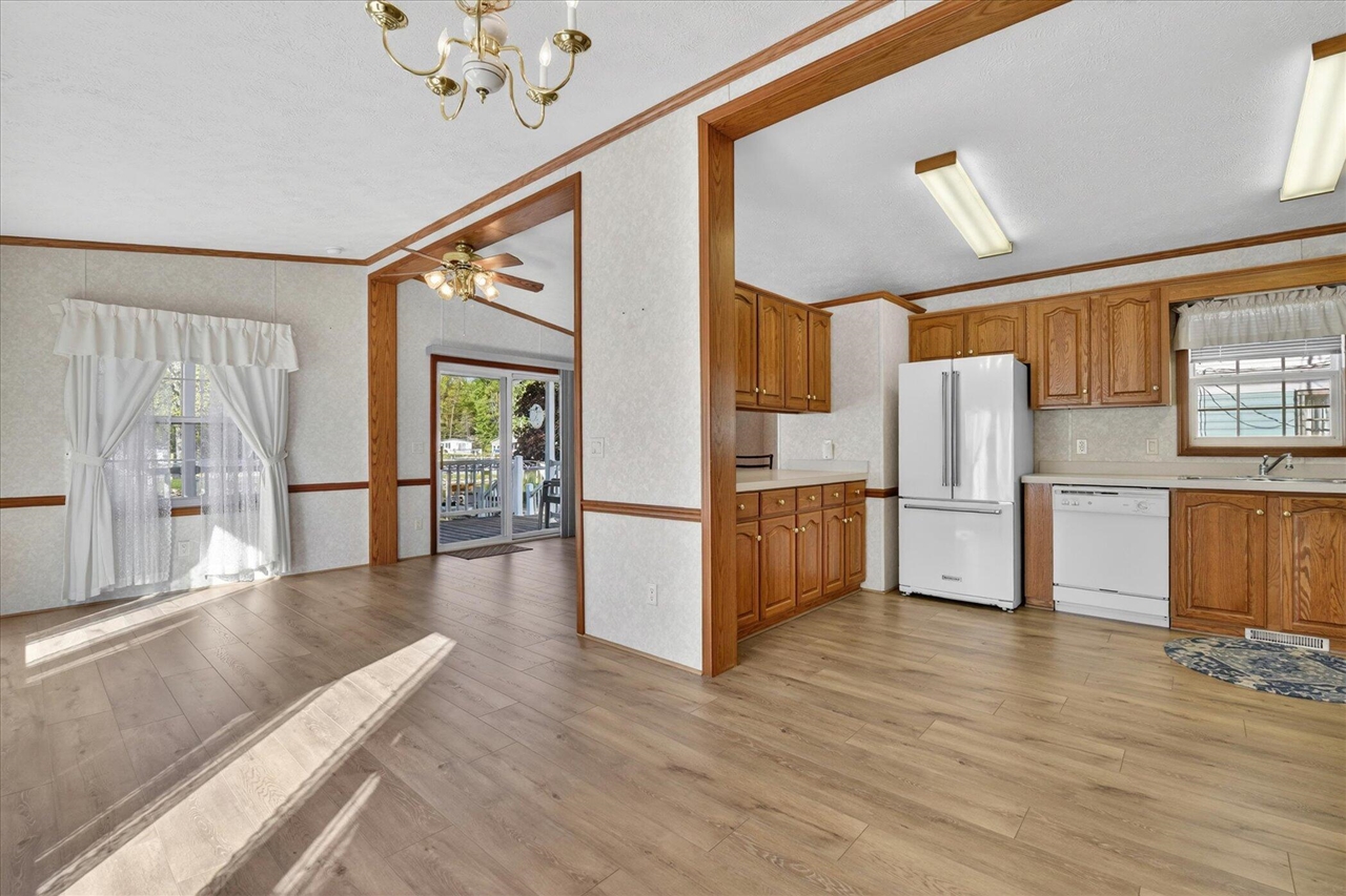 563 Willow Drive Property Photo 4
