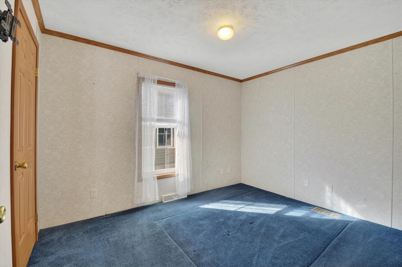563 Willow Drive Property Photo 7