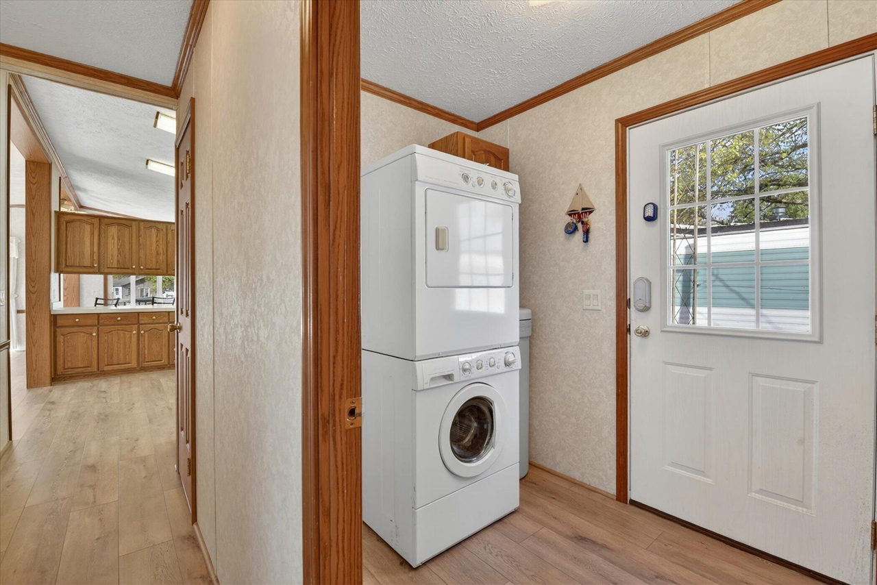 563 Willow Drive Property Photo 8