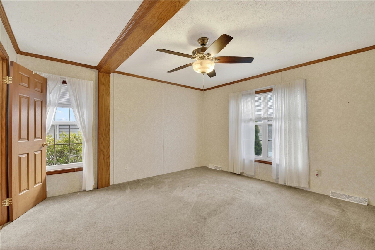 563 Willow Drive Property Photo 11