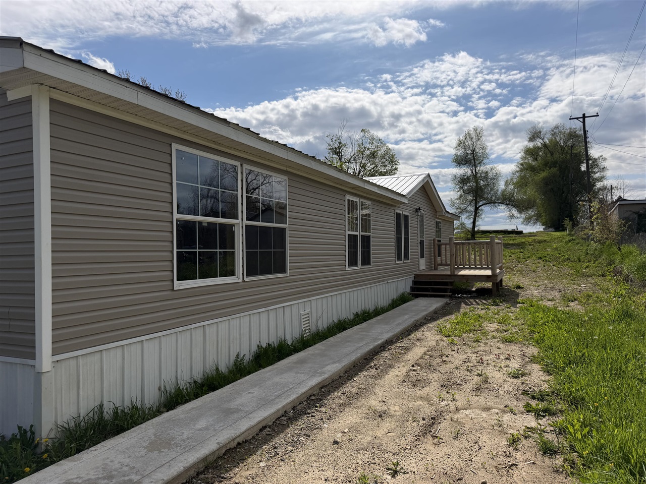 1040 Main Drive Property Photo 2