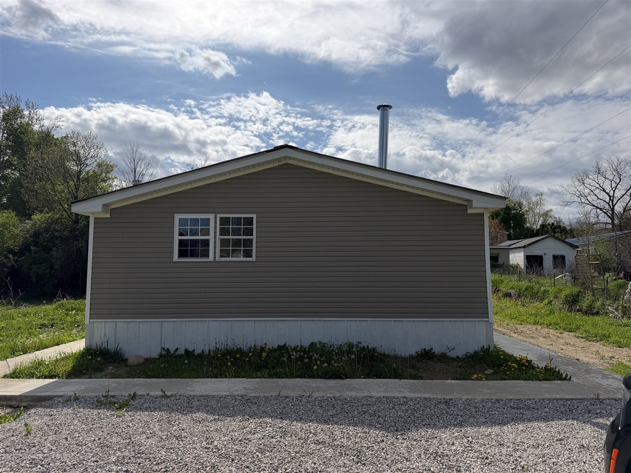1040 Main Drive Property Photo 3