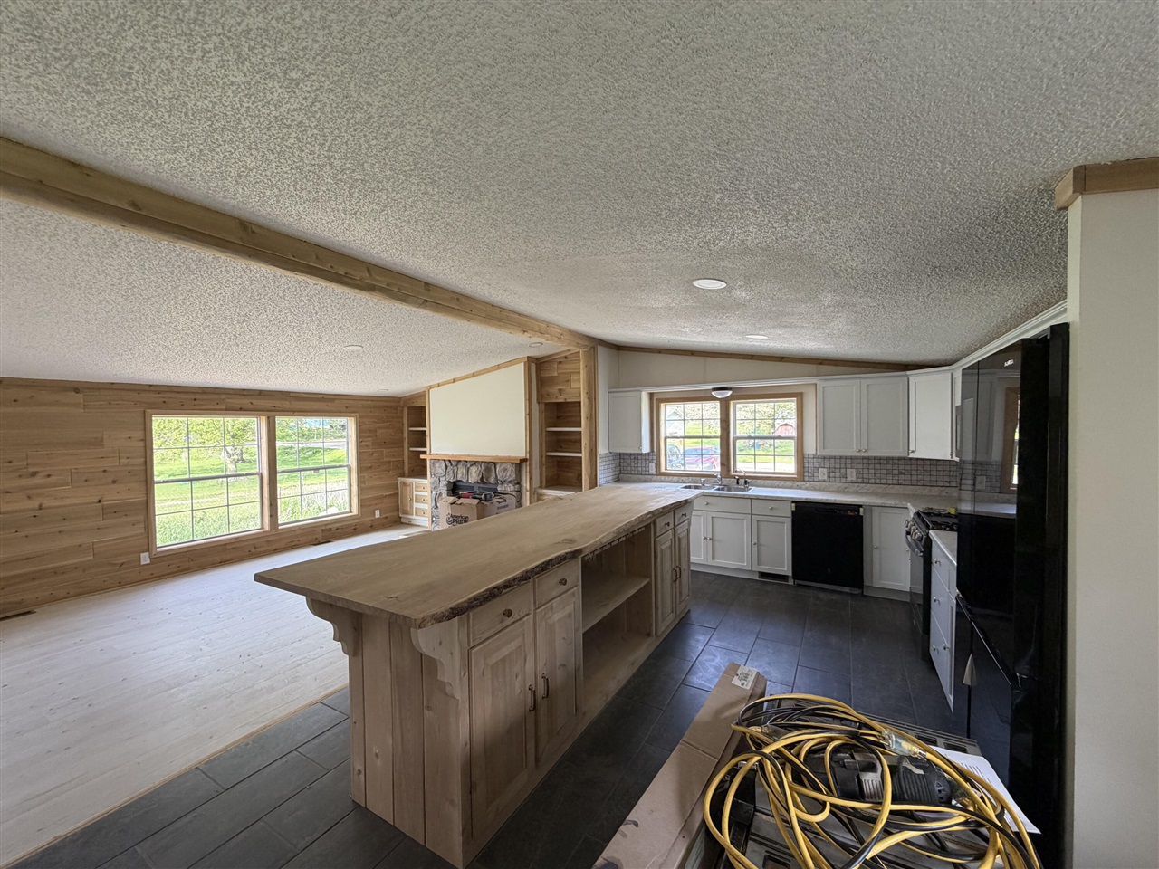 1040 Main Drive Property Photo 5