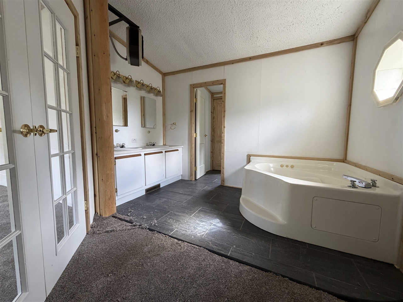 1040 Main Drive Property Photo 10