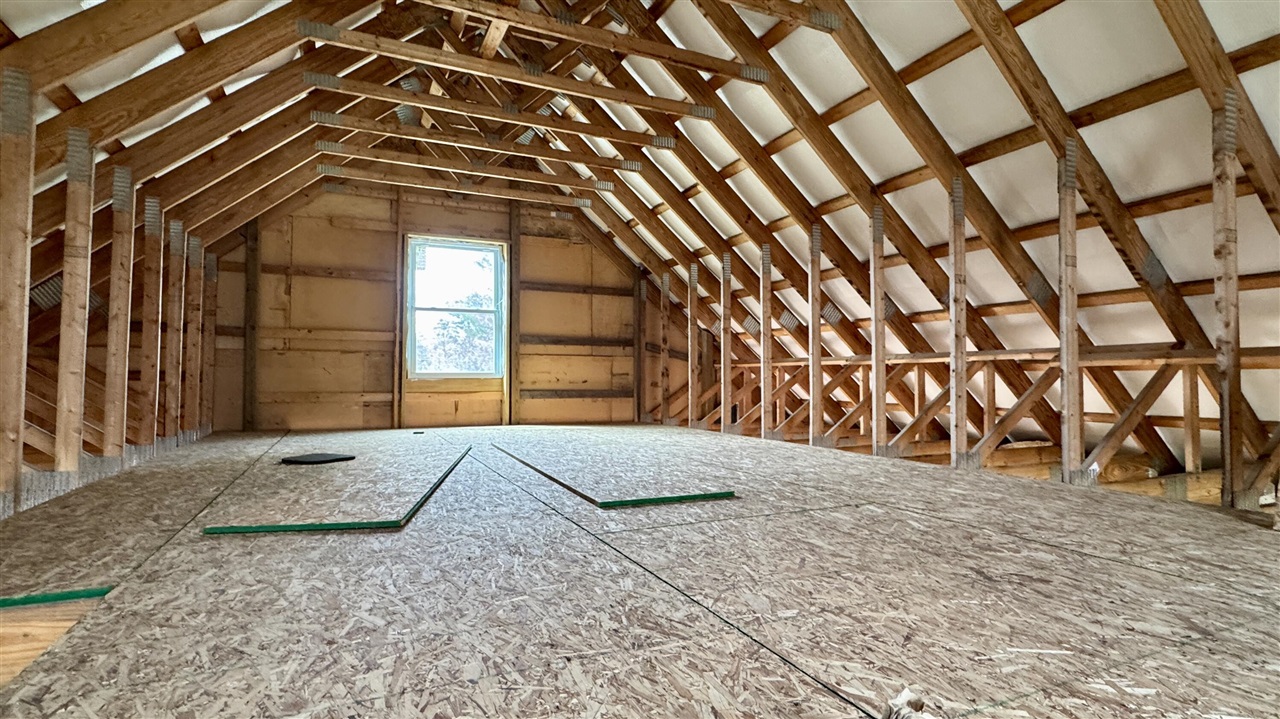 1496 17 Mile Road Property Photo 19