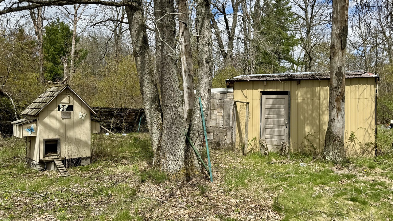 1496 17 Mile Road Property Photo 20