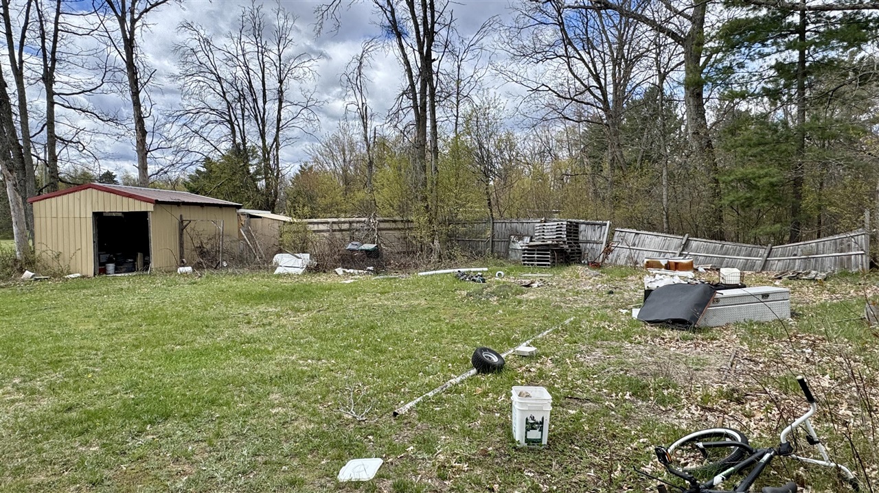 1496 17 Mile Road Property Photo 21