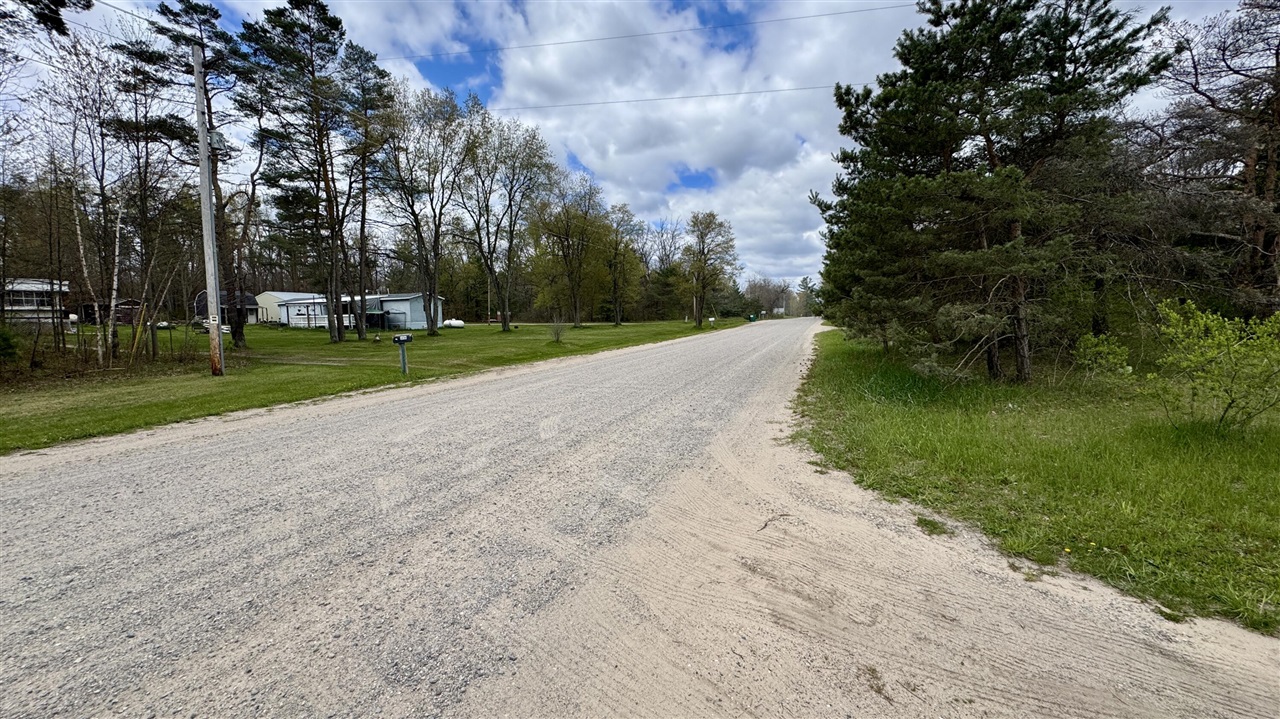 1496 17 Mile Road Property Photo 22