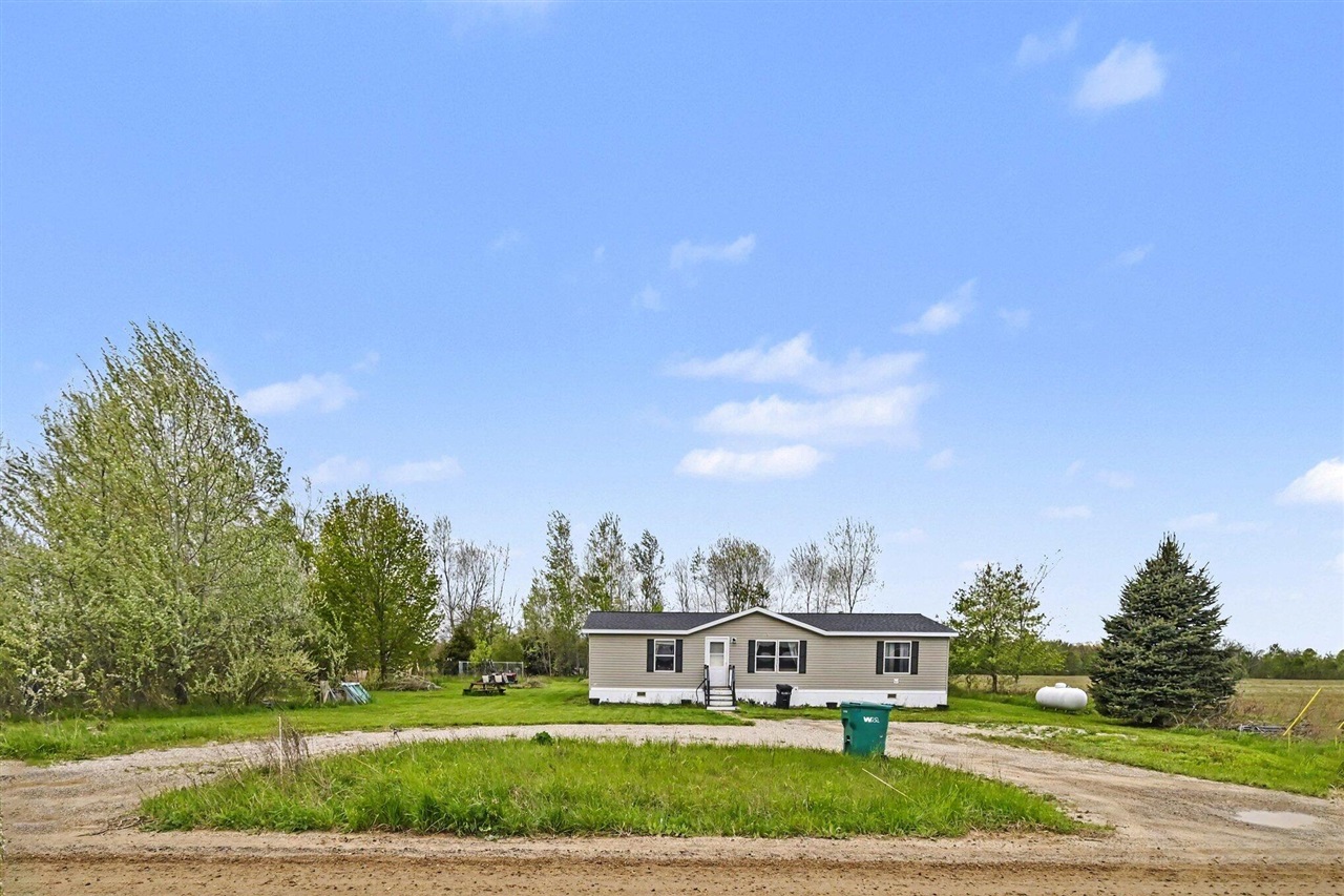 10952 Frost Road Property Photo 3