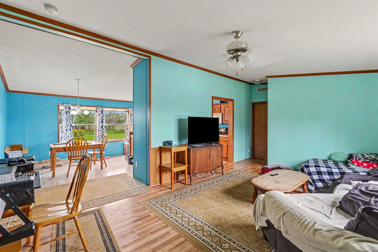 10952 Frost Road Property Photo 5
