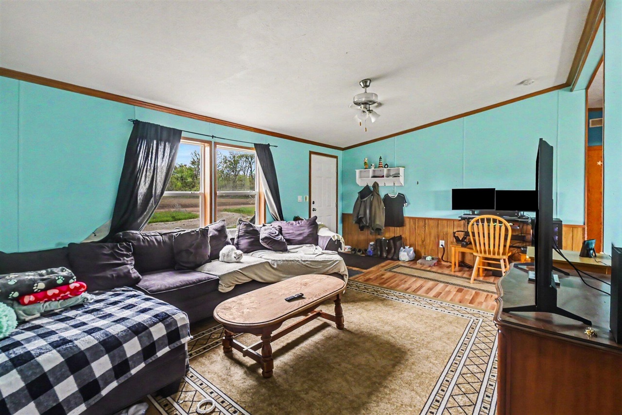 10952 Frost Road Property Photo 6