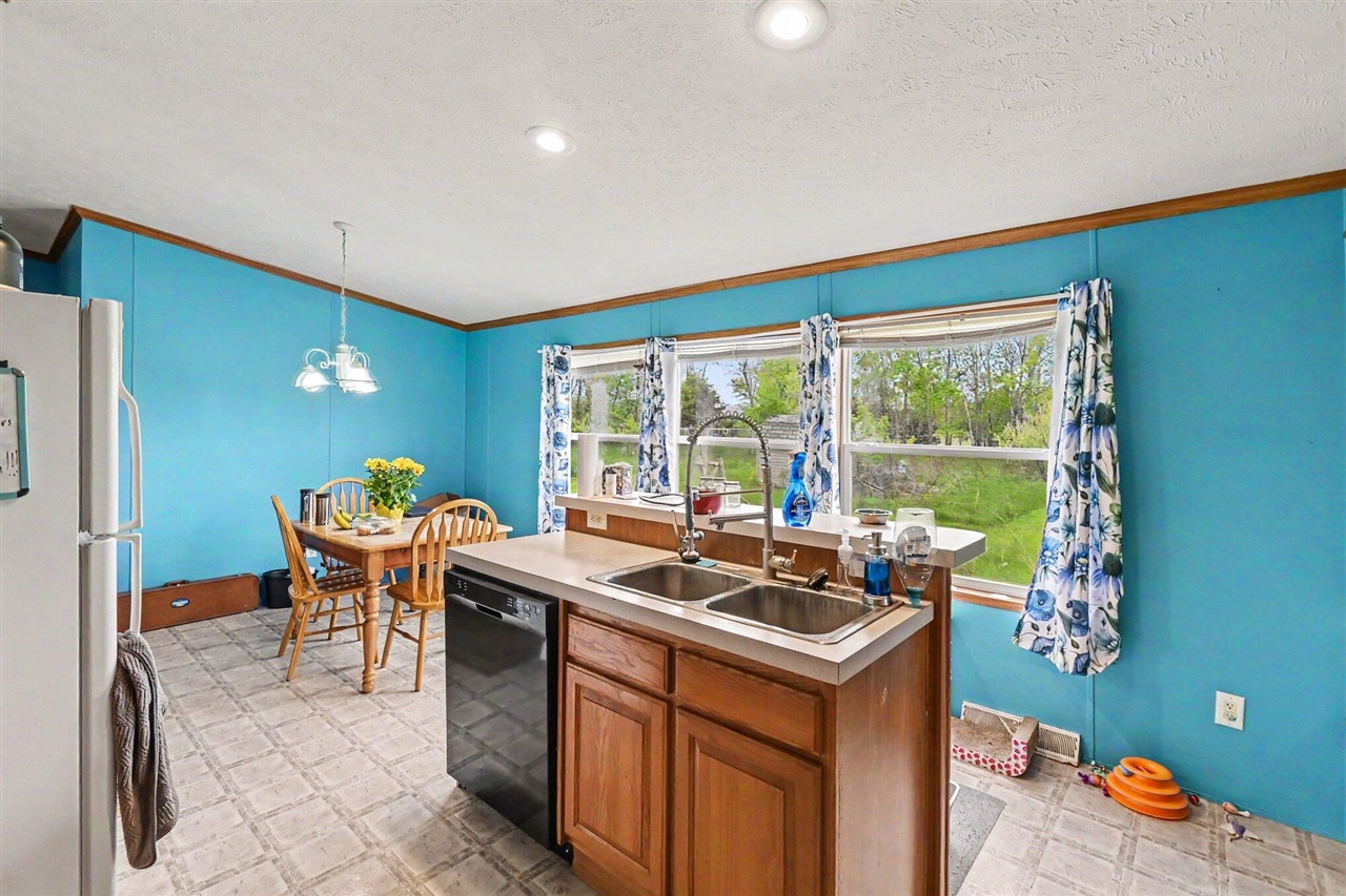 10952 Frost Road Property Photo 9