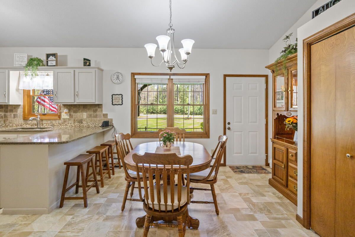 10343 N Walnut Avenue Property Photo 14