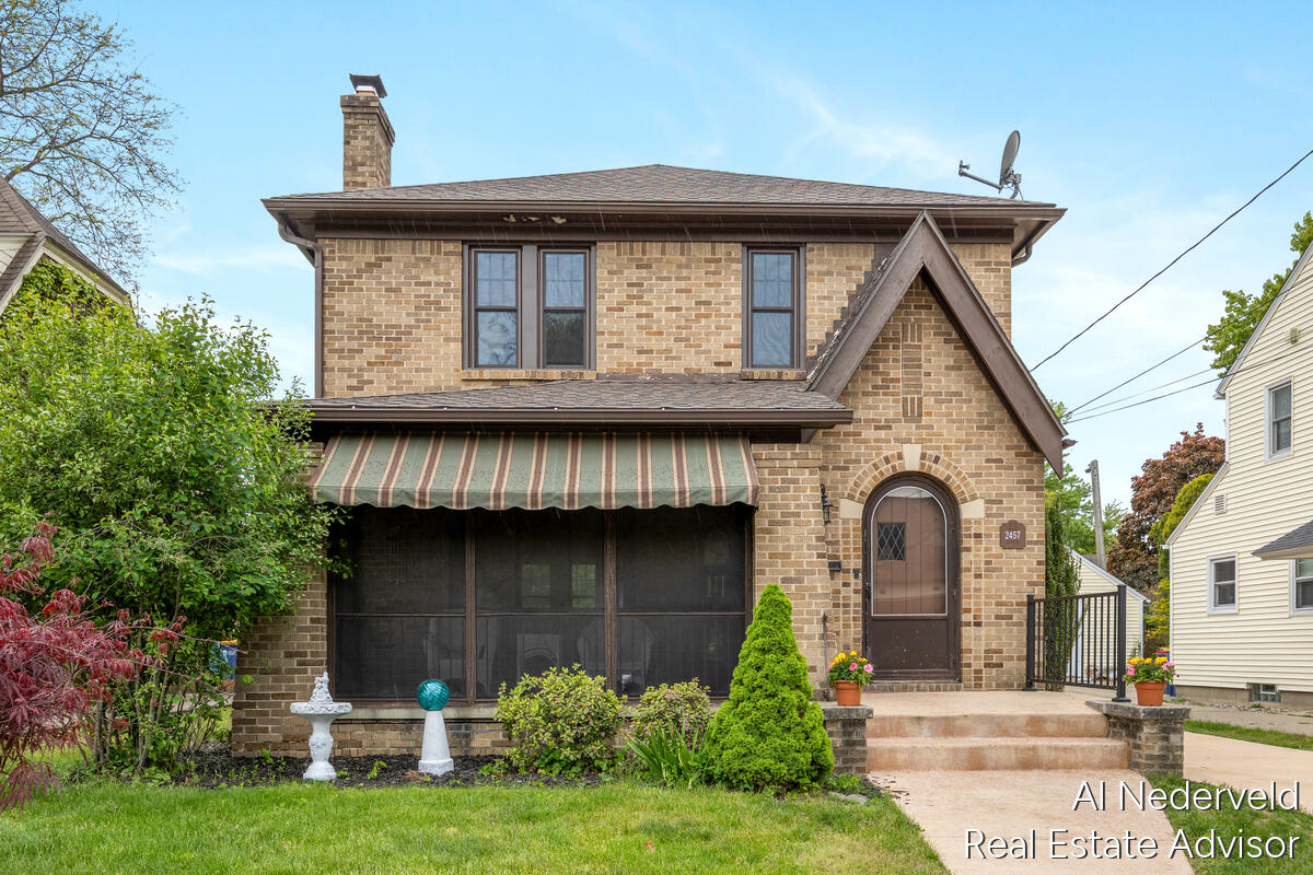 2457 Godwin Avenue Property Photo 1