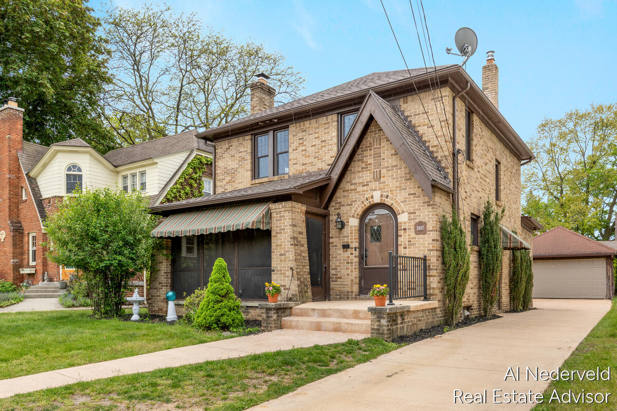 2457 Godwin Avenue Property Photo 2
