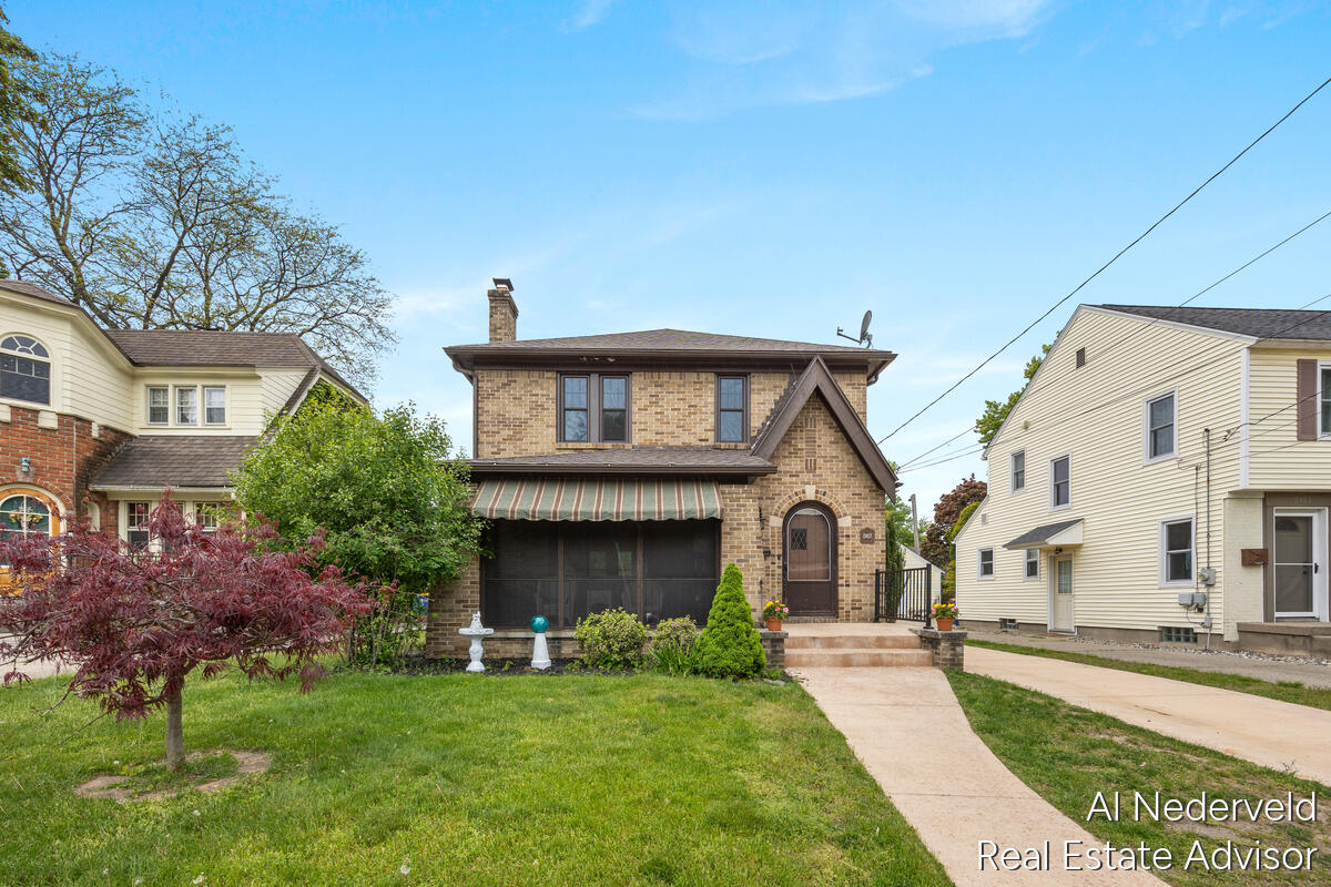 2457 Godwin Avenue Property Photo 3