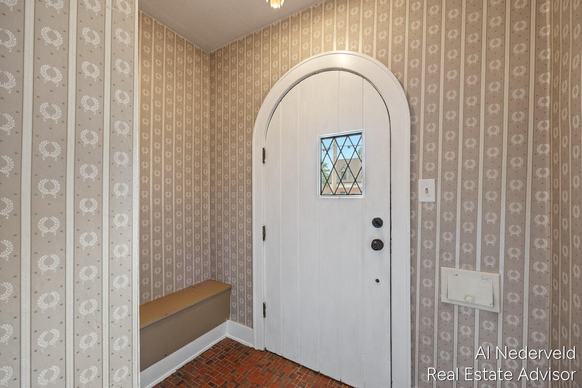 2457 Godwin Avenue Property Photo 7