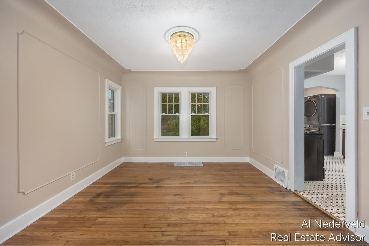 2457 Godwin Avenue Property Photo 12
