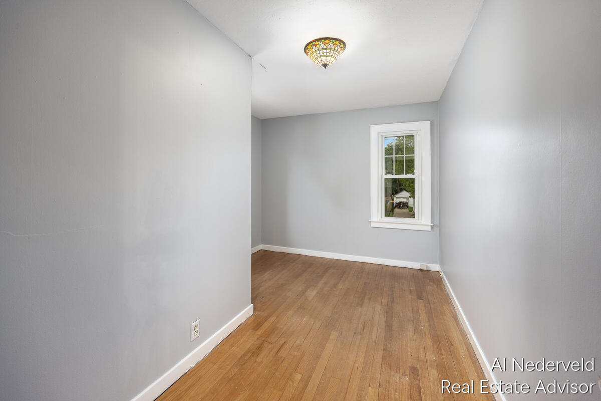 2457 Godwin Avenue Property Photo 23