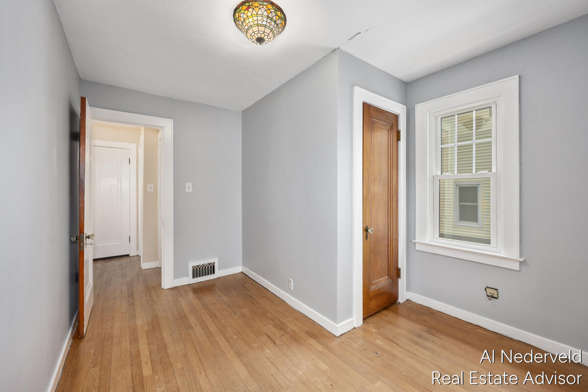 2457 Godwin Avenue Property Photo 24