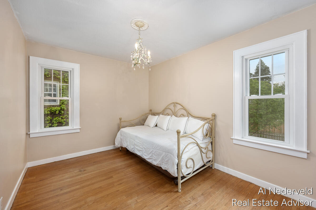 2457 Godwin Avenue Property Photo 25