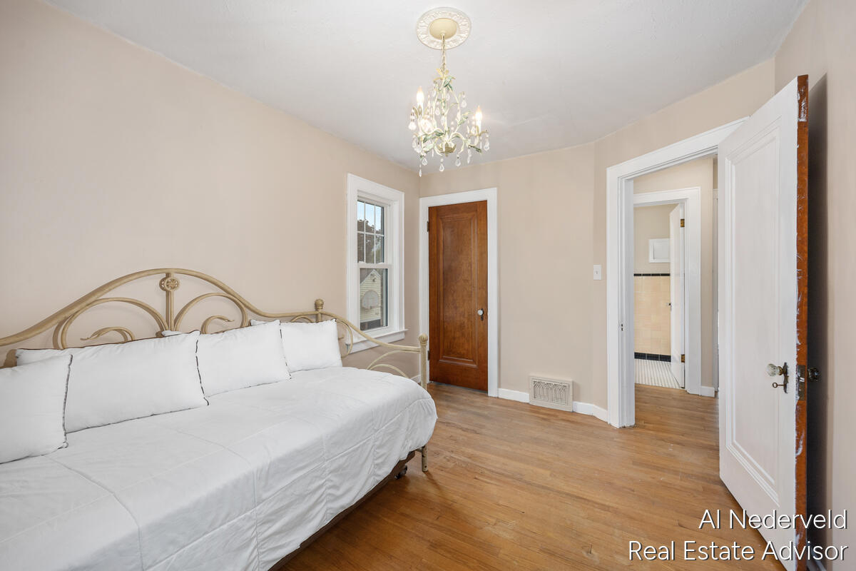 2457 Godwin Avenue Property Photo 26
