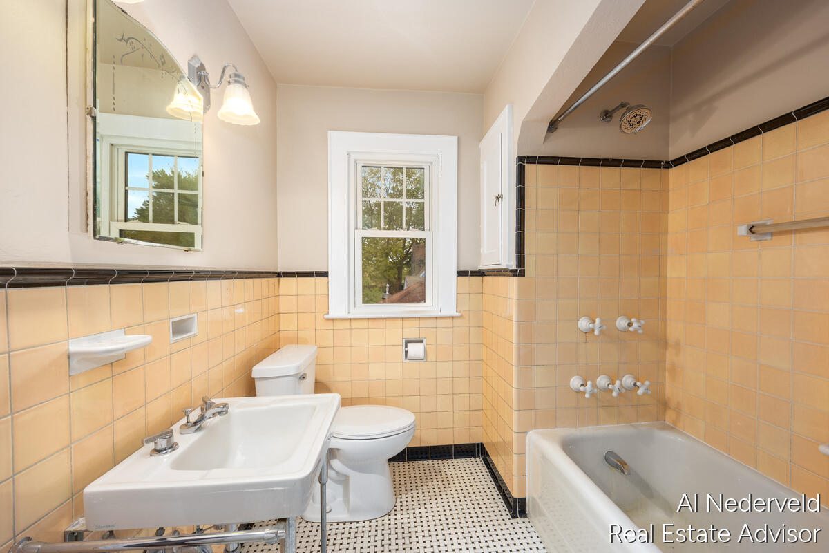2457 Godwin Avenue Property Photo 27