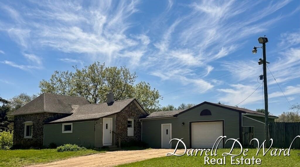 8425 N Holland Road Property Photo 1