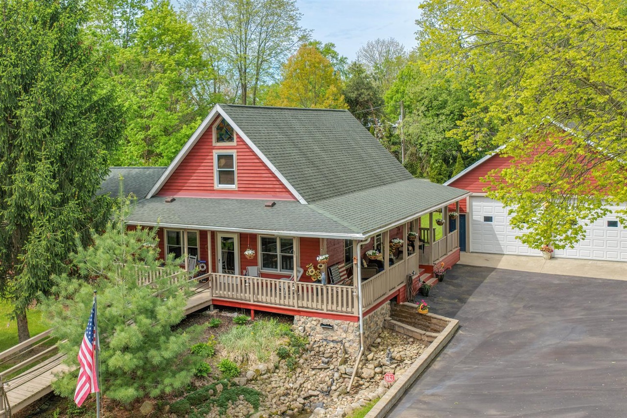 61258 Quinnesec Road Property Photo 1