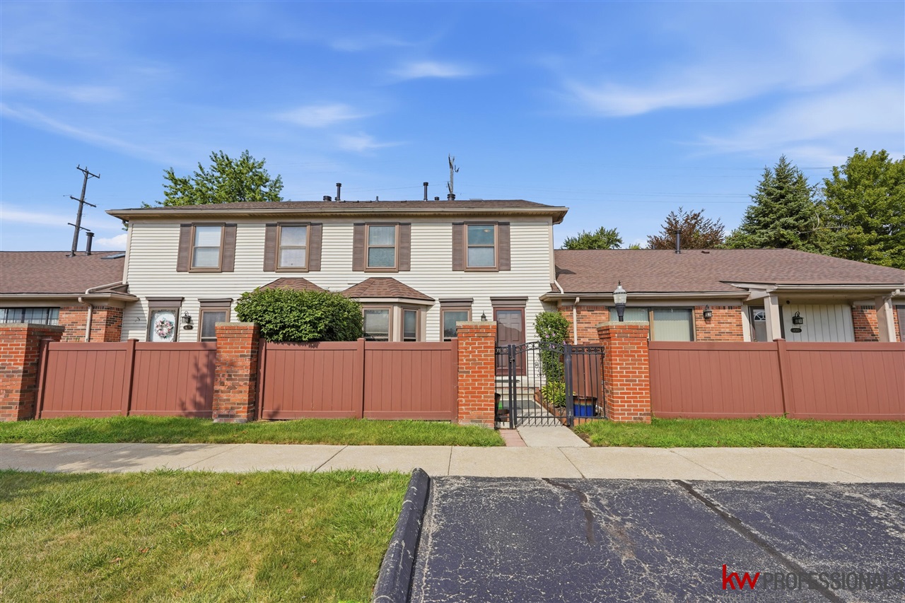41379 Southwind Drive Property Photo 1