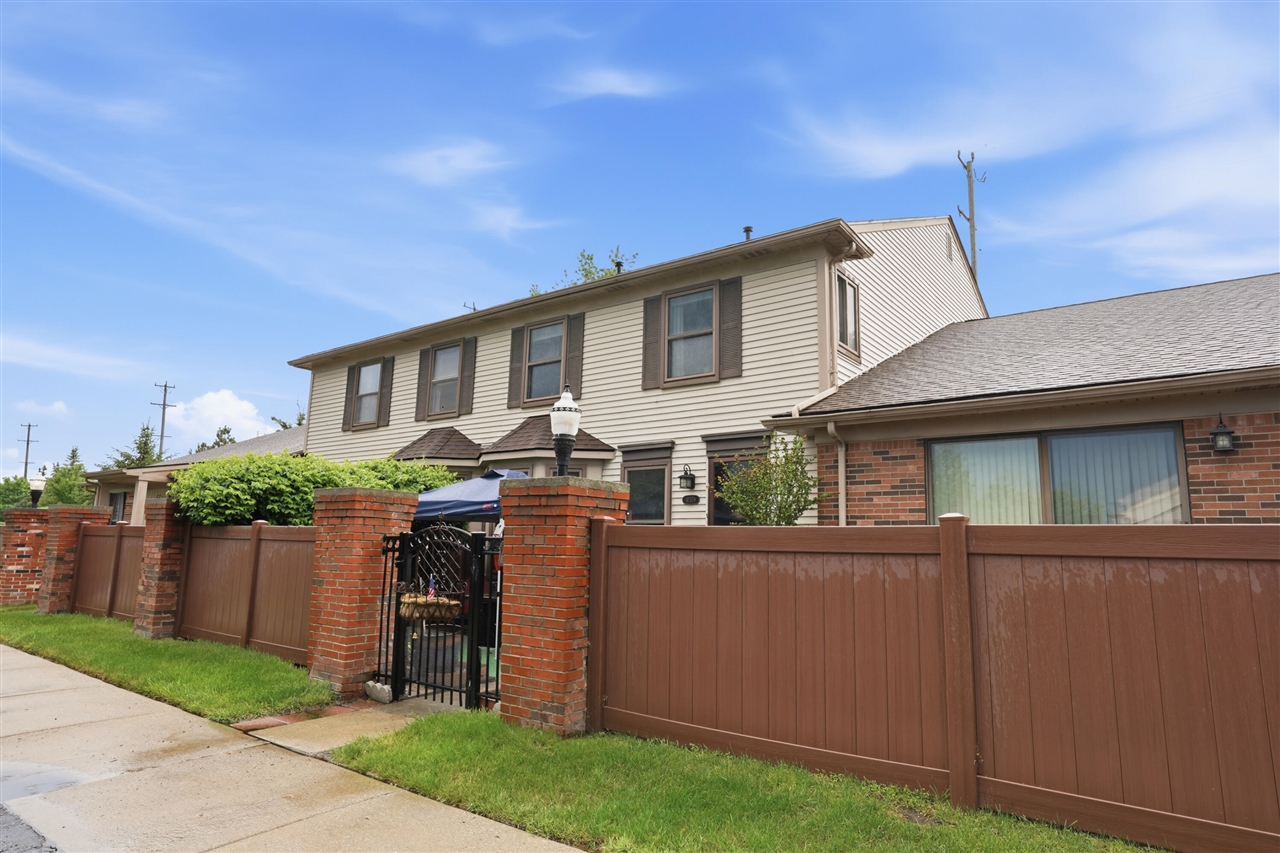41379 Southwind Drive Property Photo 3