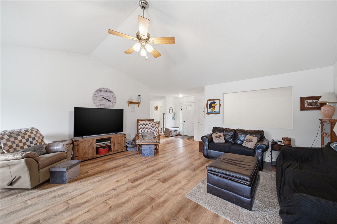 3427 Leeomi Drive Property Photo 4