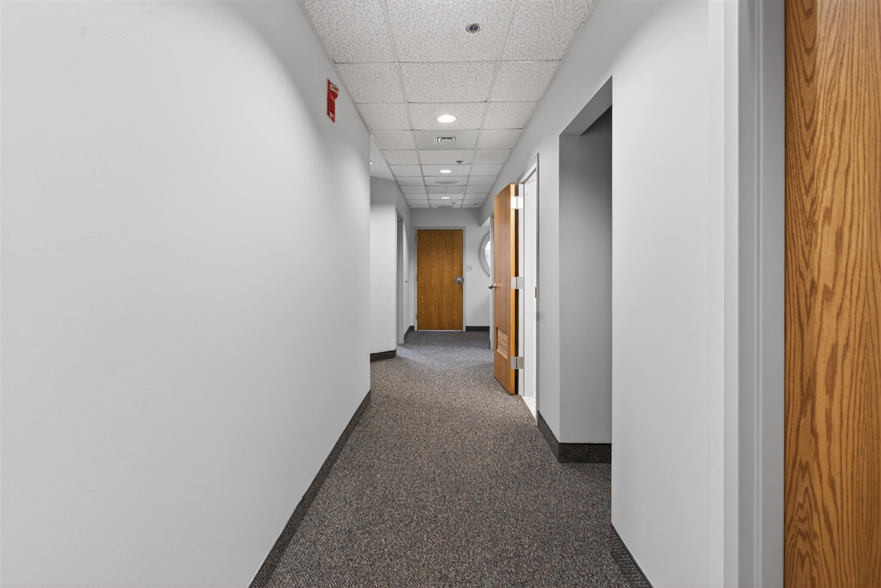 300 W Washington Avenue Property Photo 18
