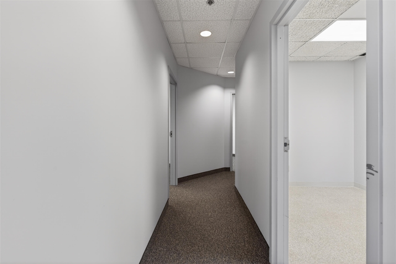 300 W Washington Avenue Property Photo 19