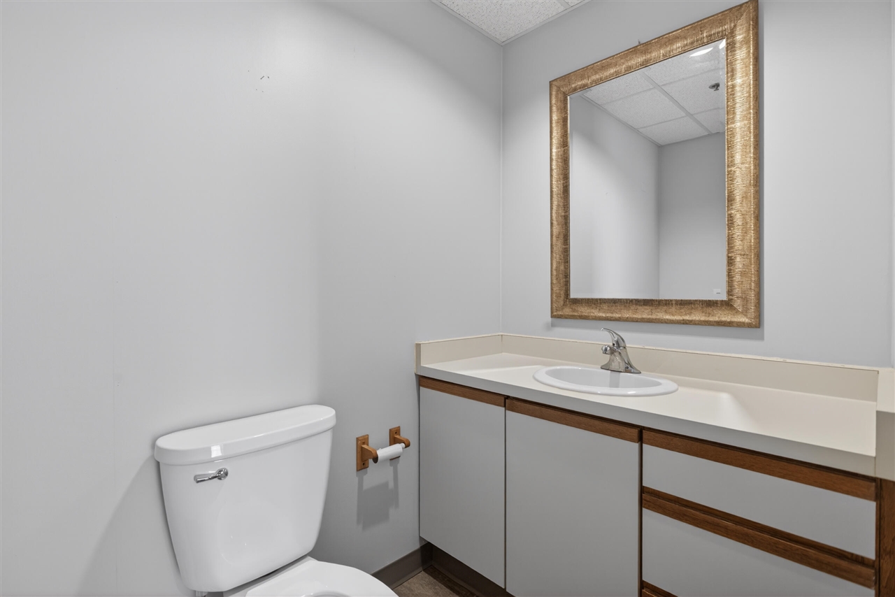 300 W Washington Avenue Property Photo 20