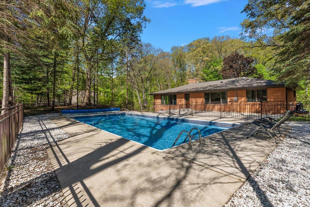 9555 Dunewood Drive Property Photo 1