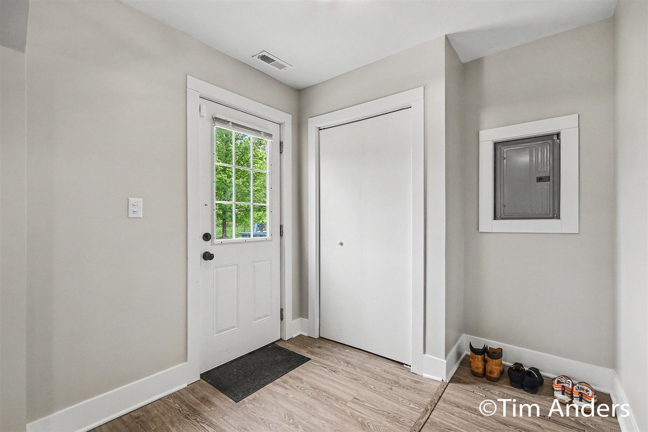 659 Academy Street Property Photo 4