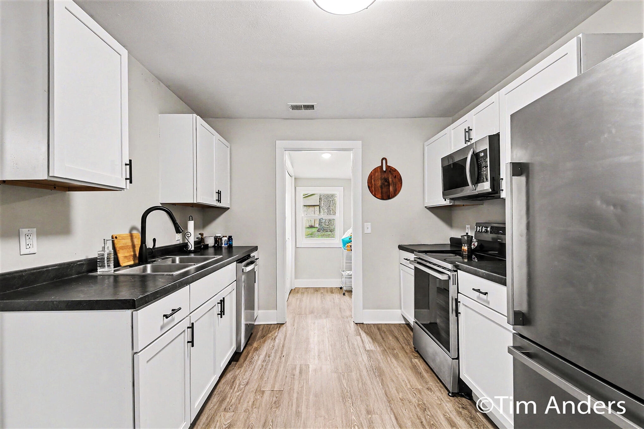 659 Academy Street Property Photo 8