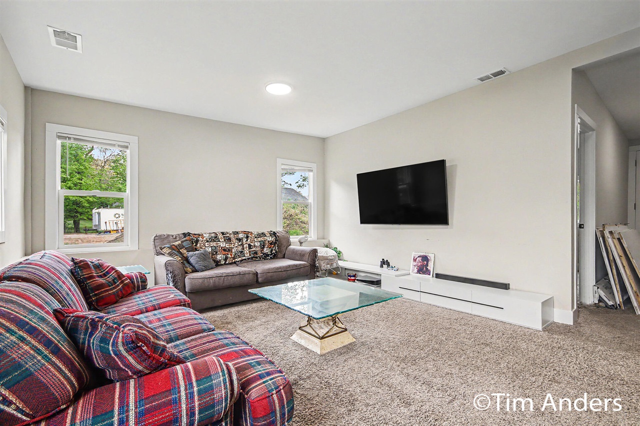 659 Academy Street Property Photo 15
