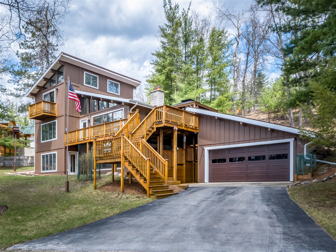 8838 Lakeshore Trail Property Photo 1