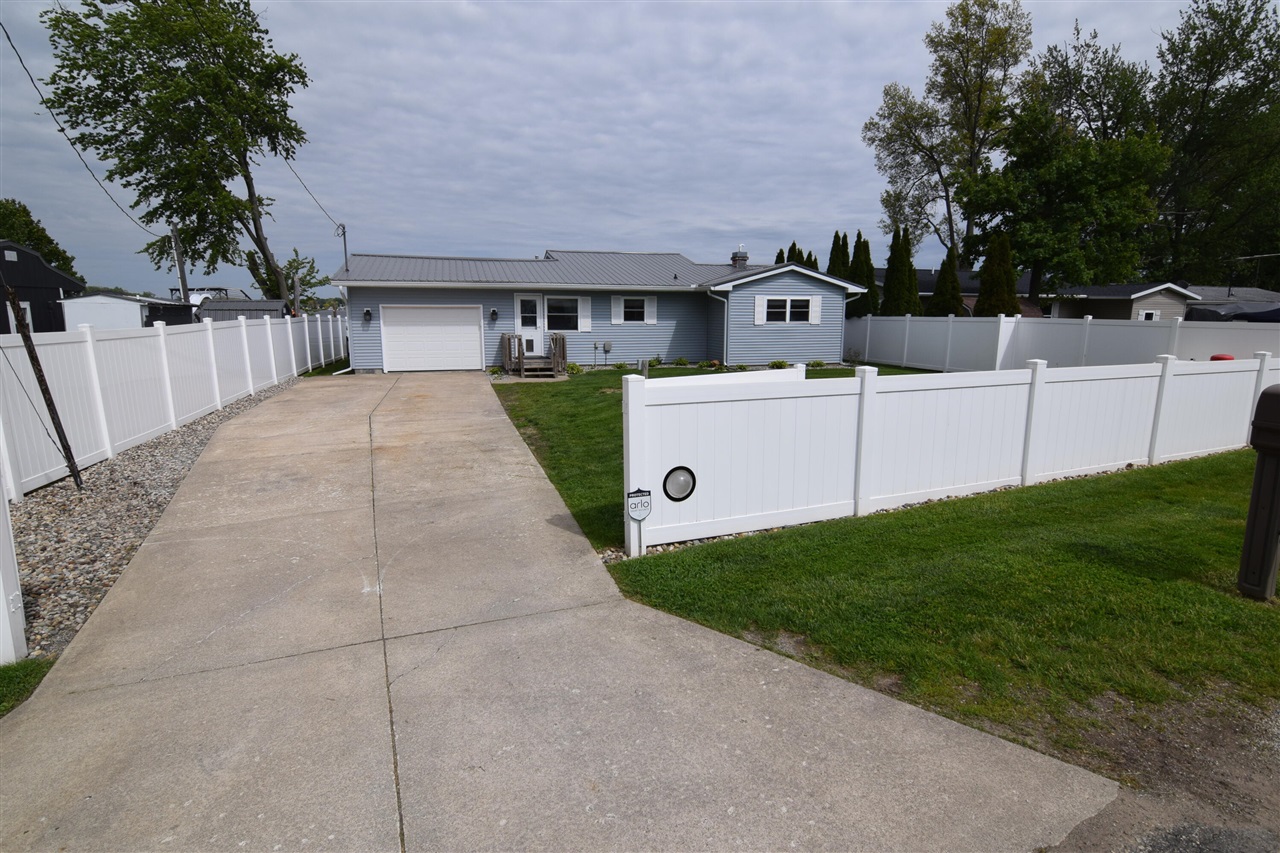 912 West Shore Road Property Photo 1