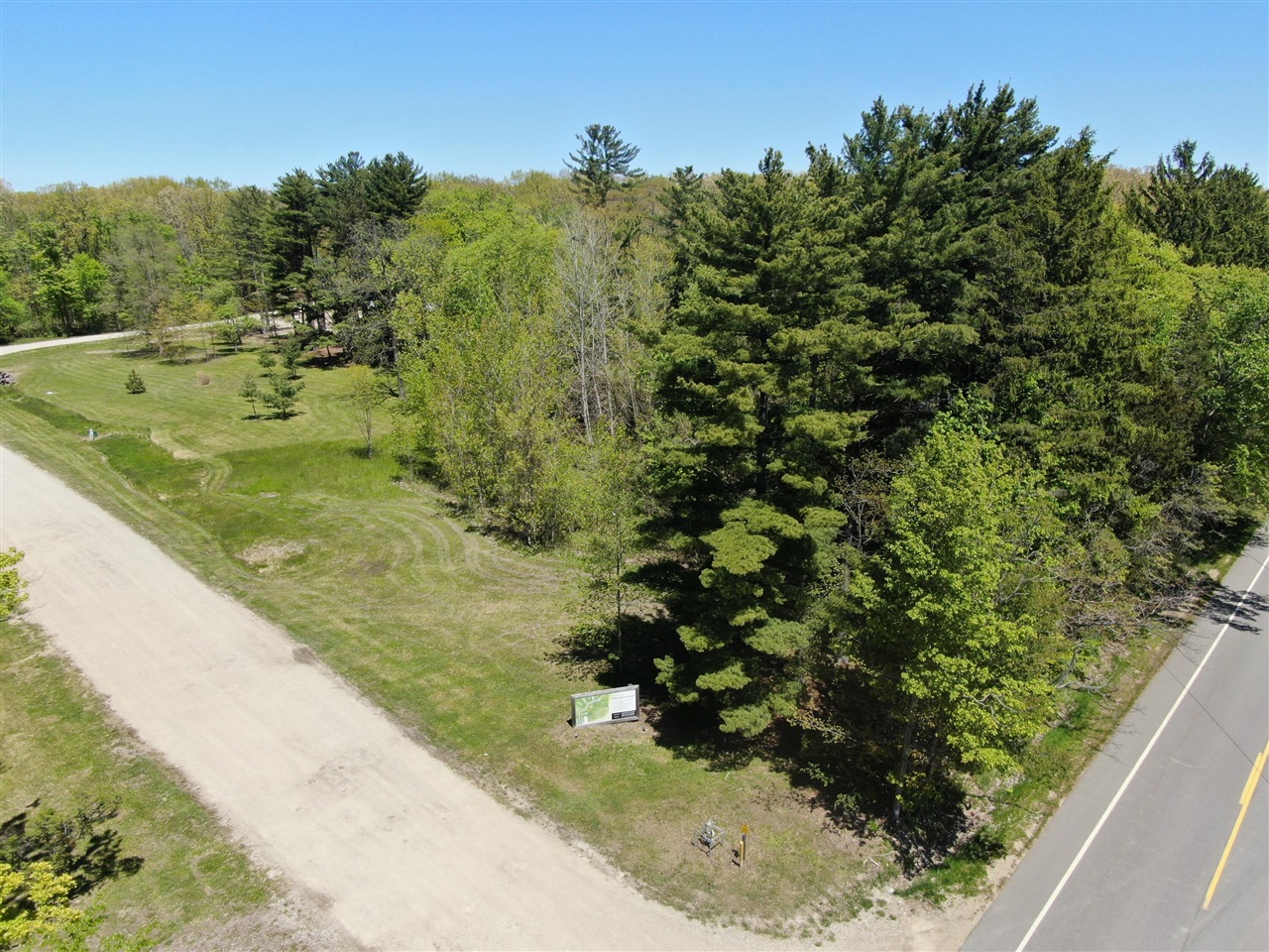 12 Meadowood Lane Property Photo 3
